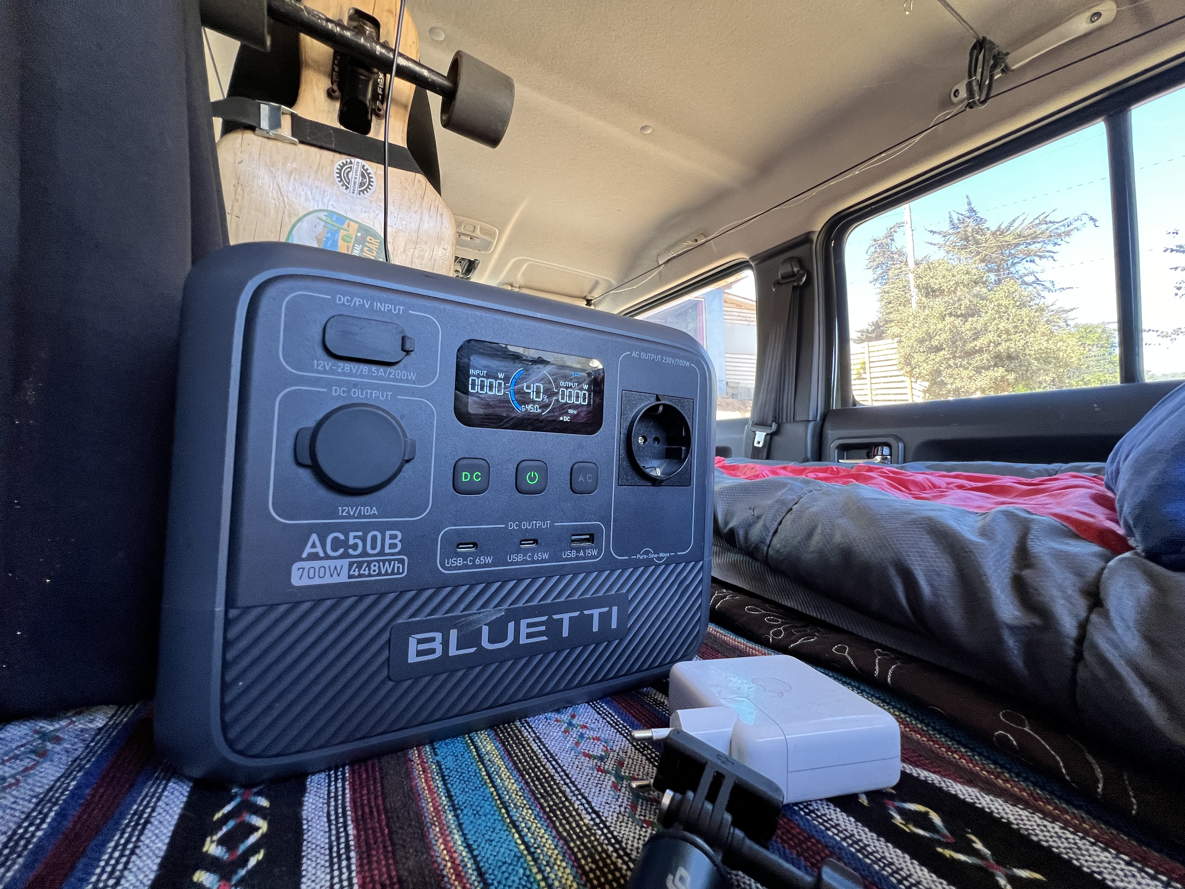 Bluetti AC50B Power Station en ruta